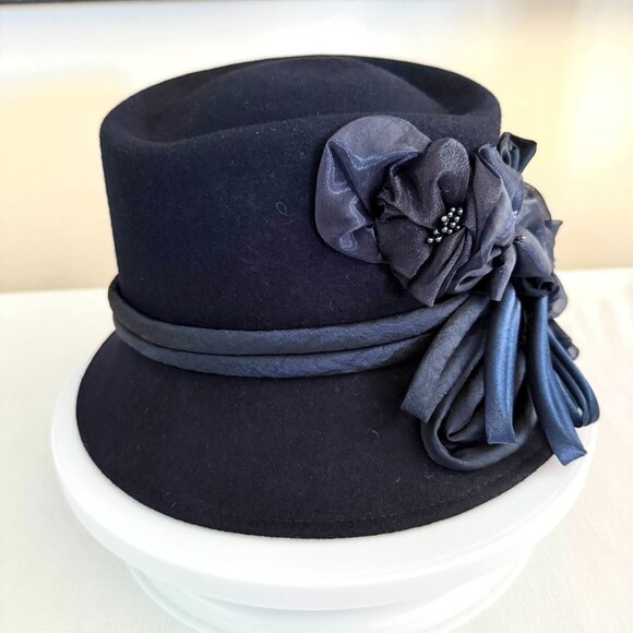 Isabelle Recanati Black Felt Hat with Sculpted Satin Flowers Dramatic Gothic Ele - Picture 16 of 16